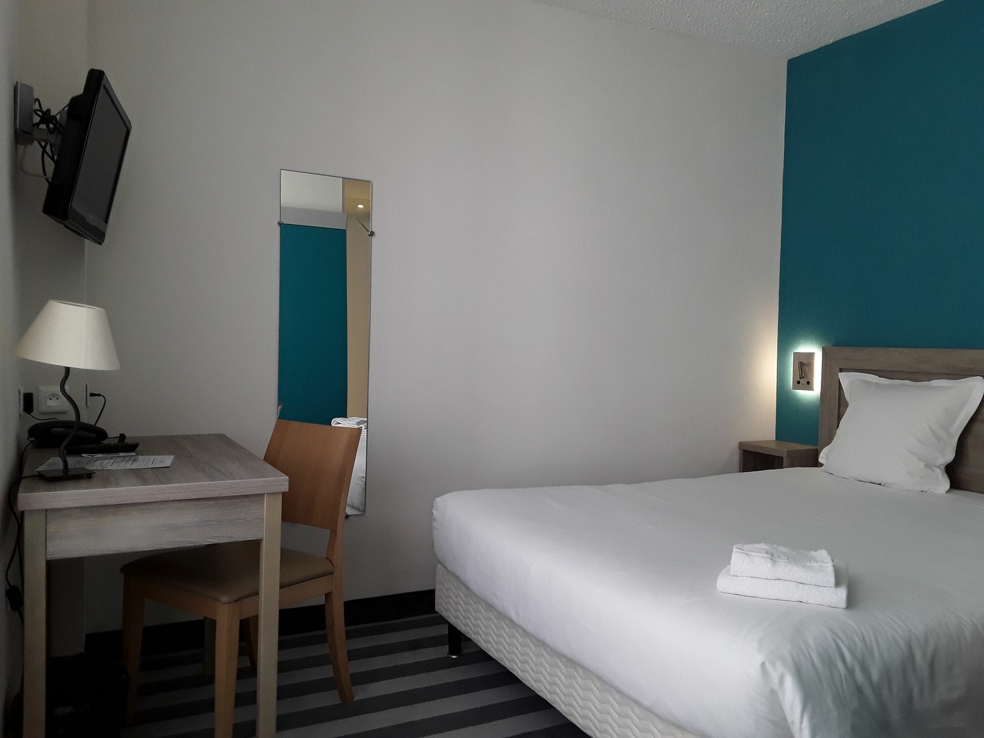 Logis Hotel De L'Europe Poitiers Zewnętrze zdjęcie