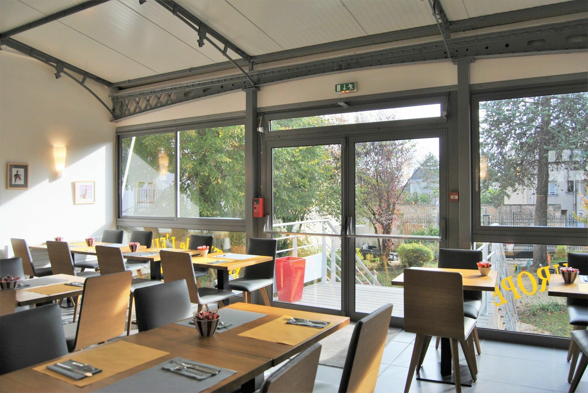 Logis Hotel De L'Europe Poitiers Zewnętrze zdjęcie